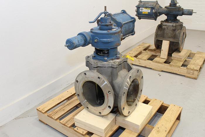 Used Dezurik 8" 3-way Air Operated Valve #43972