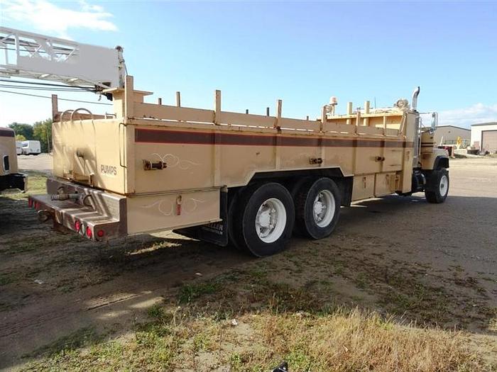 Used 1988 Mack RD688S Water Truck