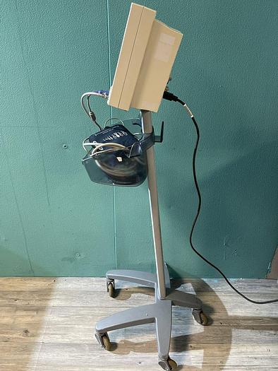 Gebraucht Datascope Accutorr Plus Patientenmonitor auf Trolley mit Blutdruckmanschette und SpO2 Fingersensor