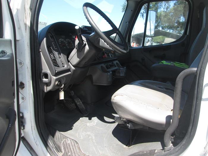 Used 2006 Freightliner Business Class M2 Tandem Axle Semi