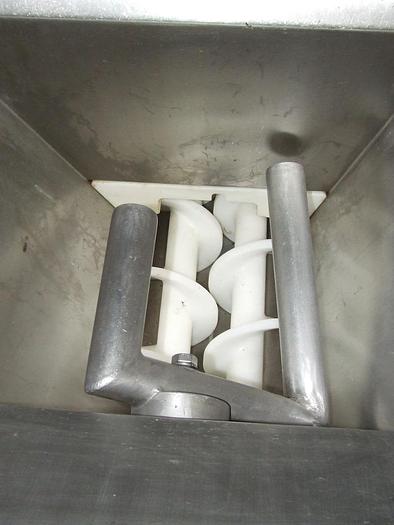 Usado Molinillo-mezclador "MADO" con porcionadora y transportador receptor