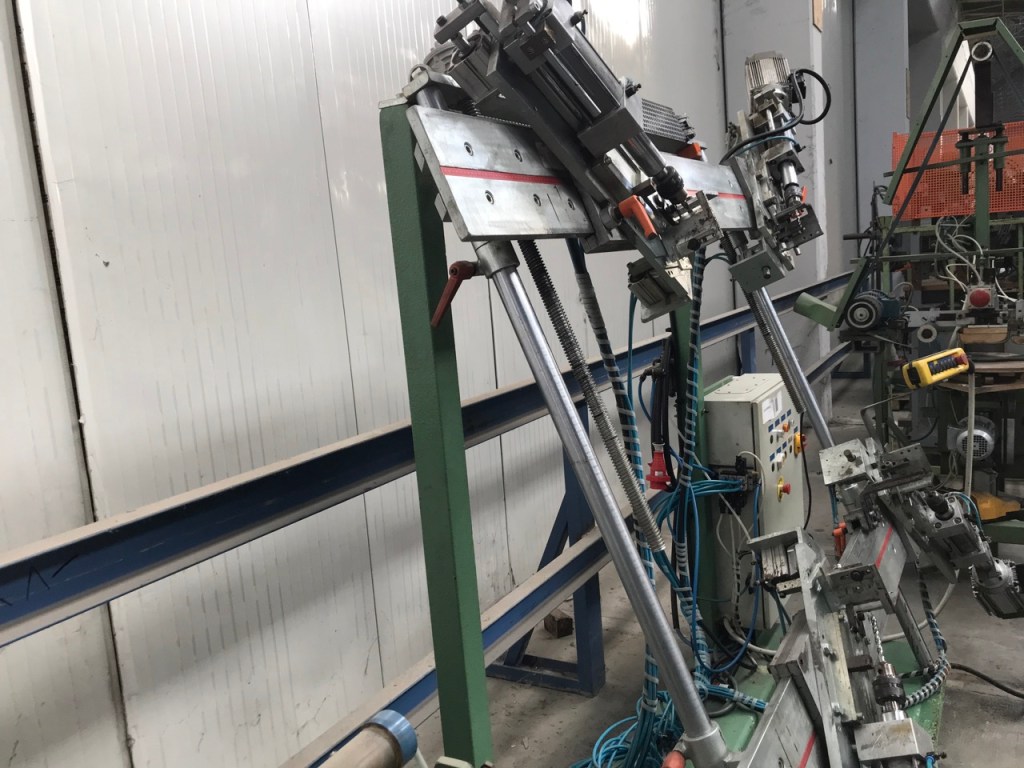 Usato Foratrice per angoli a 4 teste marca OMA