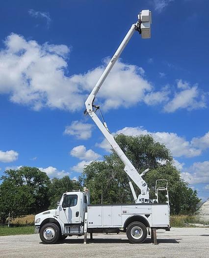 Used 2005 Freightliner M2 106 Altec AA5001 48' 2-man bucket truck  *Articulating *Telescoping