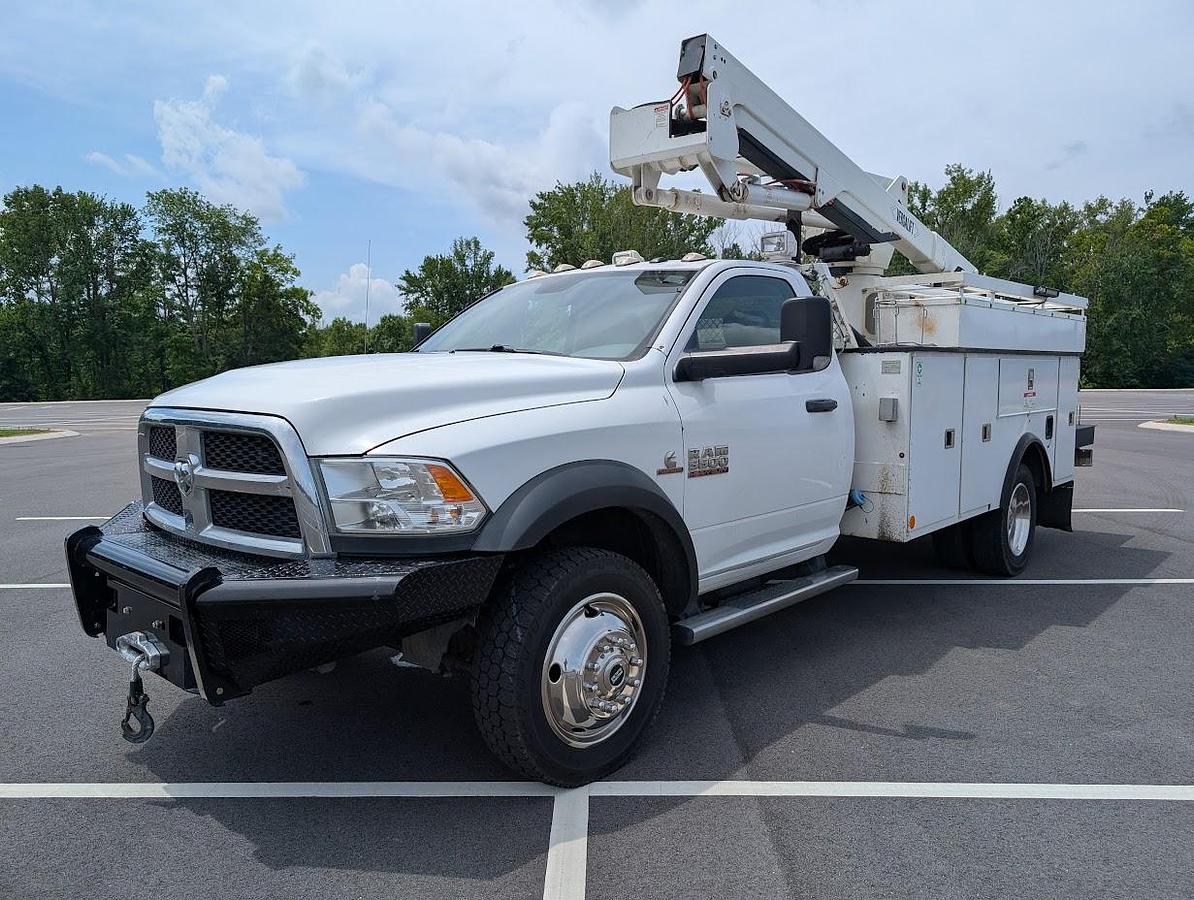Used 2017 Dodge Ram 5500 4x4 Versalift SST40 45’ Articulating/Telescopic Insulated Bucket Truck