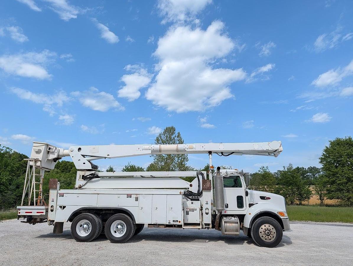 Used 2007 Peterbilt335 Utility Truck Altec AM900-E100 105' Insulated Articulated Telescoping