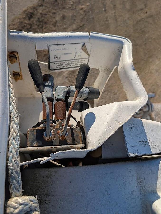 Used 2007 Peterbilt335 Utility Truck Altec AM900-E100 105' Insulated Articulated Telescoping