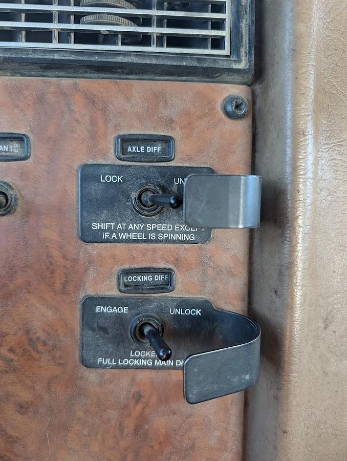 Used 2007 Peterbilt335 Utility Truck Altec AM900-E100 105' Insulated Articulated Telescoping