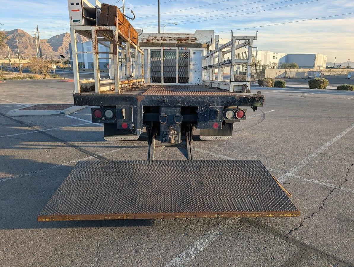 Used 2008 GMC 15' 6" Flatbed with Lift Gate