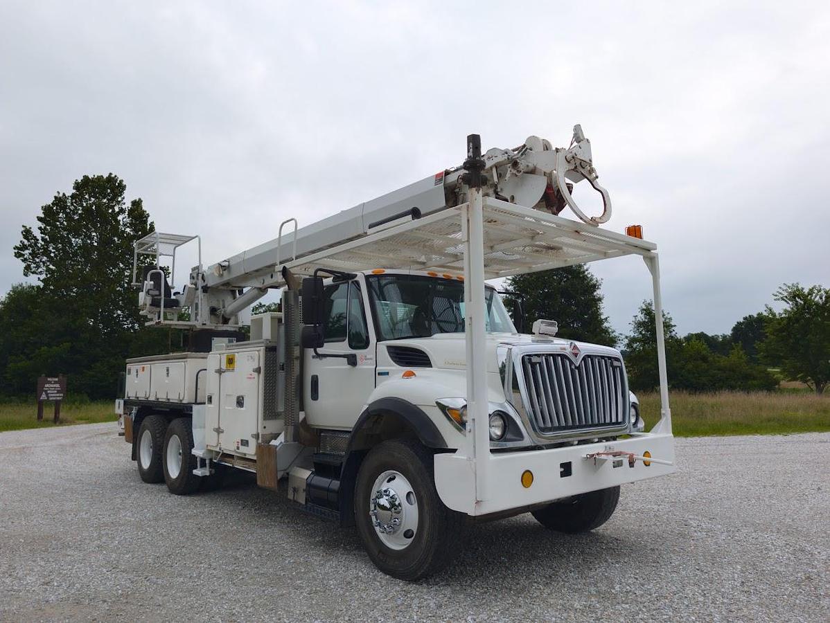 Used 2010 International 7400 Workstar D3055T Digger Derrick