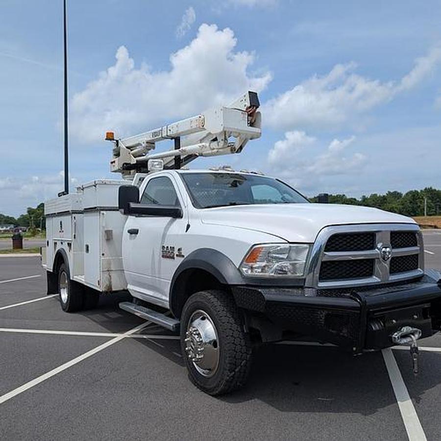 Used 2017 Dodge Ram 5500 4x4 Versalift SST40 45’ Insulated/Articulating/Telescoping