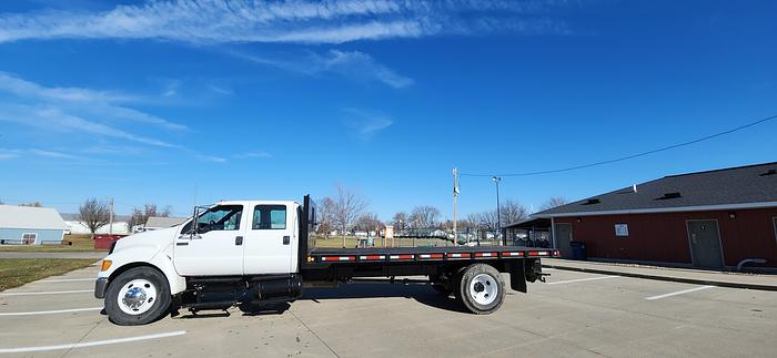 Used 2004 Ford 650 XL 4x2 Crew Cab Flatbed with 18' Bed