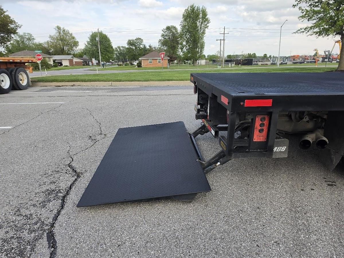 Used 2013 F550 4x4 12' Flatbed 4' Lift Gate
