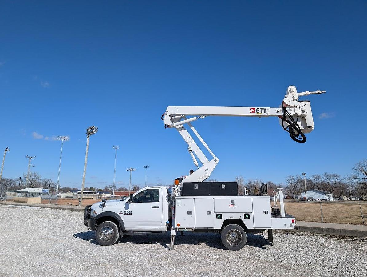 Used 2018 Dodge 5500 4x4 ETI 45' Bucket Material Handling Jib Articulated Telescoping