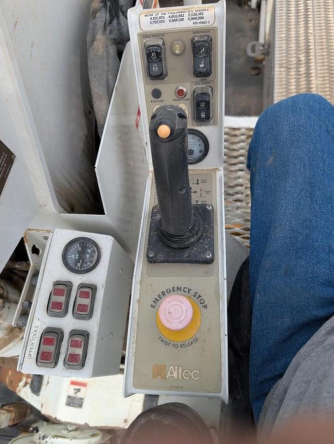 Used 2010 International Workstar Digger Derrick