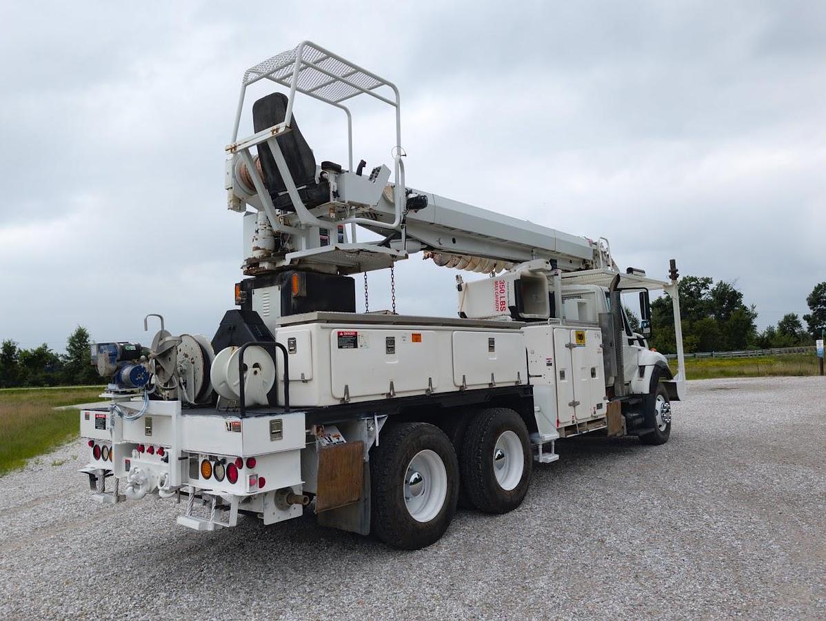 Used 2010 International 7400 Workstar D3055T Digger Derrick