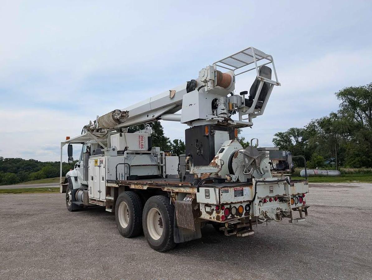 Used 2010 International Workstar Digger Derrick