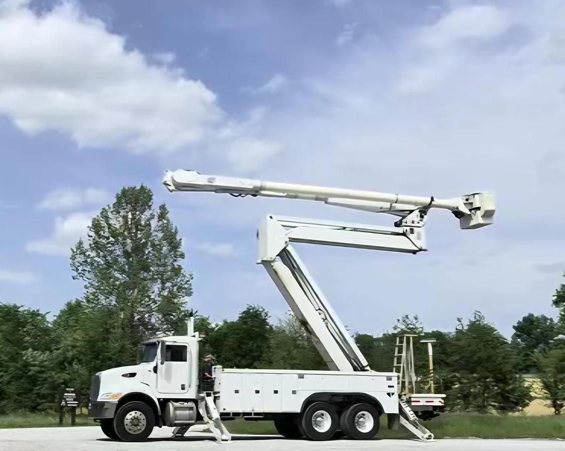 Used 2007 Peterbilt335 Utility Truck Altec AM900-E100 105' Insulated Articulated Telescoping