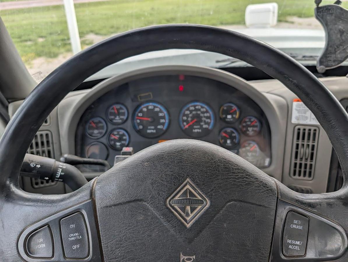 Used 2010 International Workstar Digger Derrick