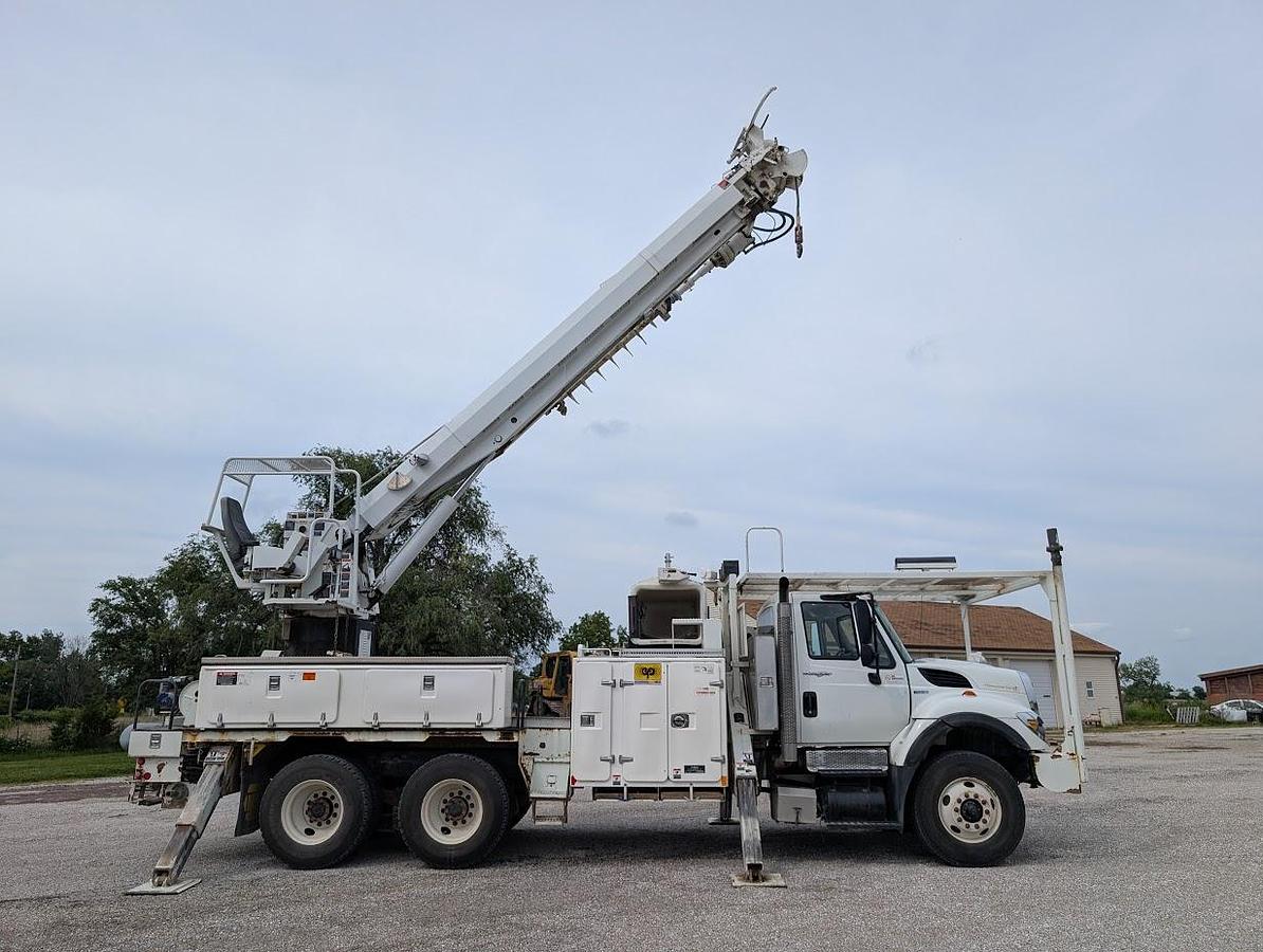 Used 2010 International Workstar Digger Derrick
