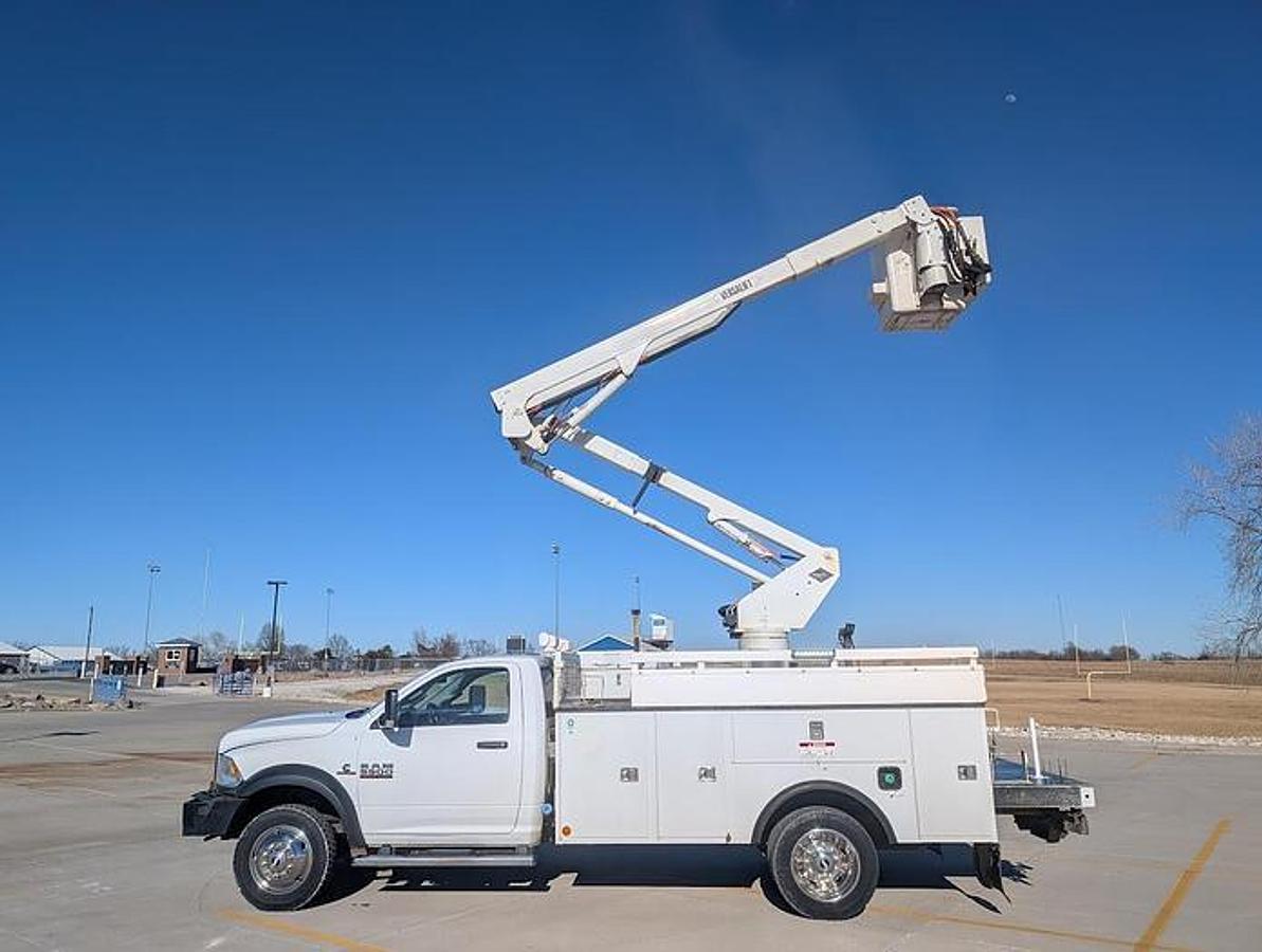 Used 2017 Dodge Ram 5500 4x4 Versalift SST40 45’ Insulated/Articulating/Telescoping
