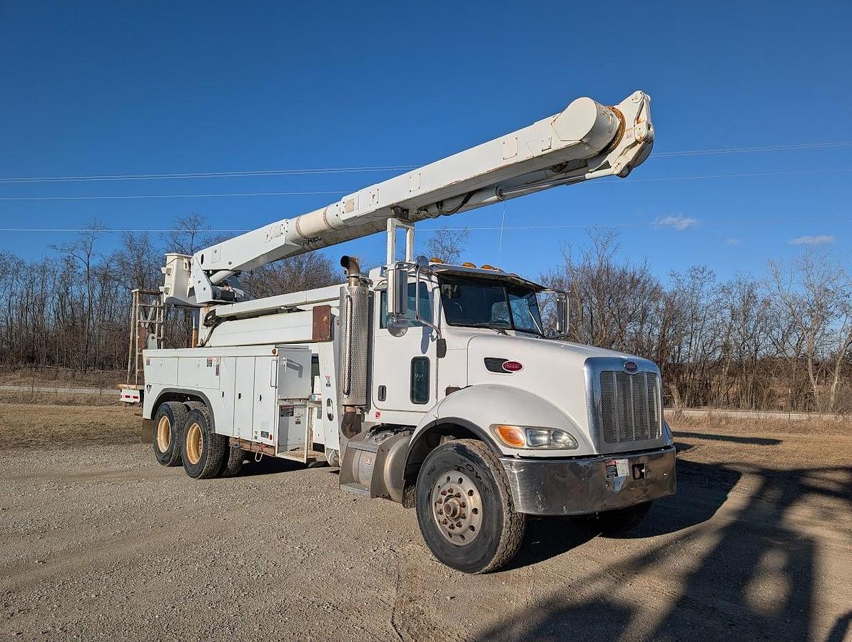 Used 2007 Peterbilt335 Utility Truck Altec AM900-E100 105' Insulated Articulated Telescoping