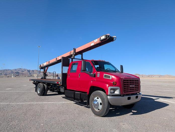 Used 2006 GMC 6500 Crew Cab 20' Flatbed 31' Cleasby Roofing Conveyor Truck