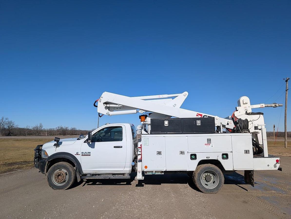 Used 2018 Dodge 5500 4x4 ETI 45' Bucket Material Handling Jib Articulating/Telescoping