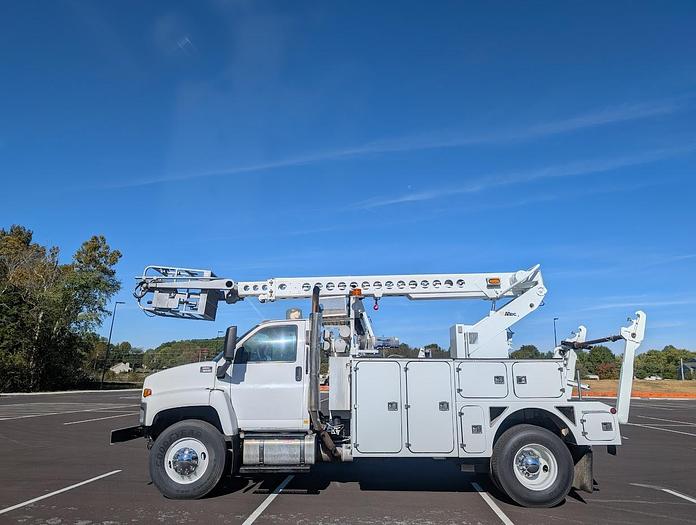 Used 2005 GMC 8500 Bucket Truck with an Altec AT40C Telescopic Cable Placer with Reel Bar and Winder