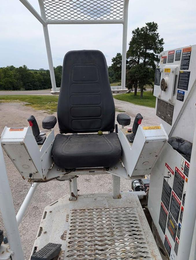 Used 2010 International Workstar Digger Derrick