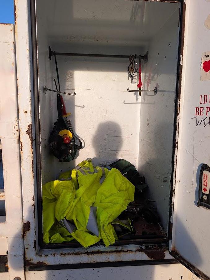 Used 2008 GMC 15' 6" Flatbed with Lift Gate