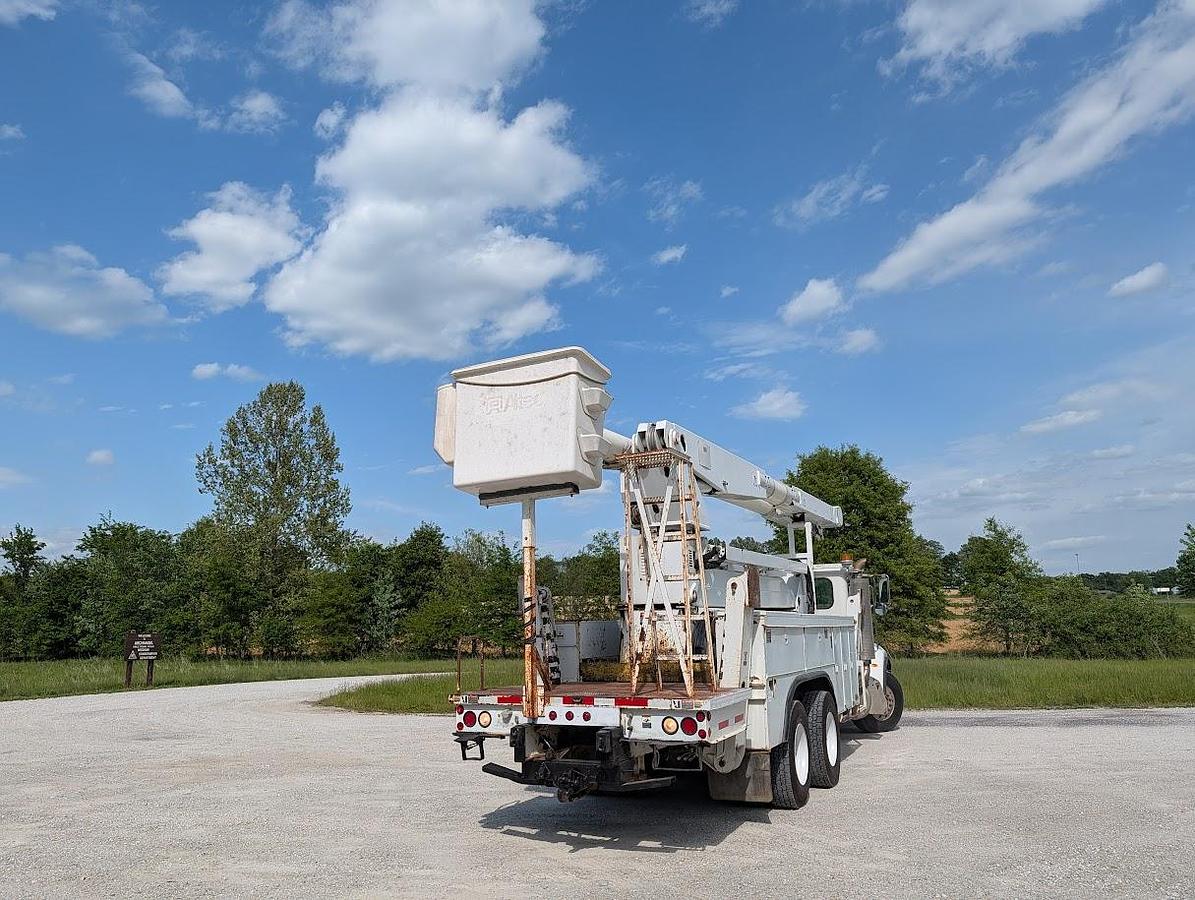 Used 2007 Peterbilt335 Utility Truck Altec AM900-E100 105' Insulated Articulated Telescoping