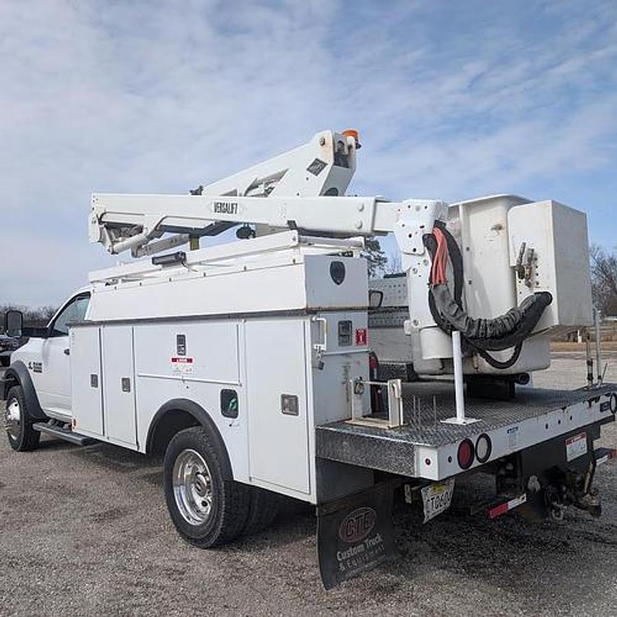 Used 2017 Dodge Ram 5500 4x4 Versalift SST40 45’ Insulated/Articulating/Telescoping
