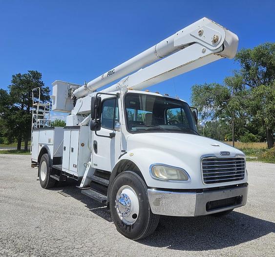 Used 2005 Freightliner M2 106 Altec AA5001 48' 2-man bucket truck  *Articulating *Telescoping