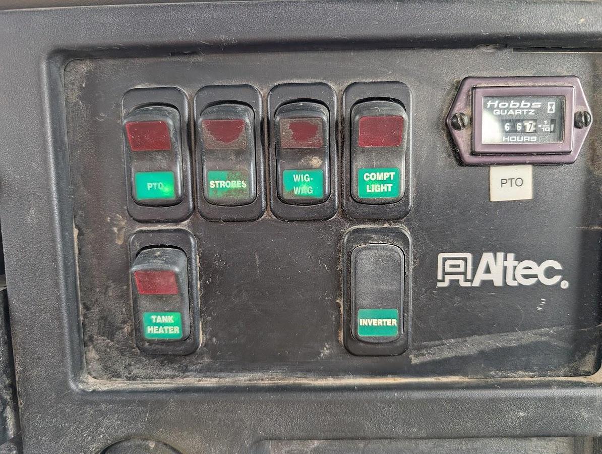 Used 2010 International Workstar Digger Derrick