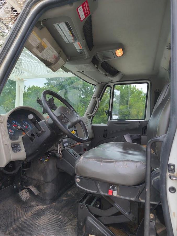 Used 2010 International 7400 Workstar D3055T Digger Derrick