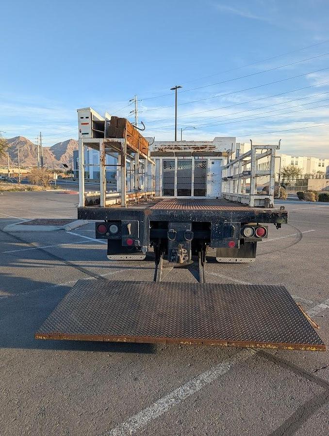 Used 2008 GMC 15' 6" Flatbed with Lift Gate