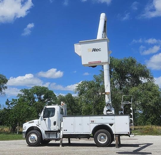 Used 2005 Freightliner M2 106 Altec AA5001 48' 2-man bucket truck  *Articulating *Telescoping