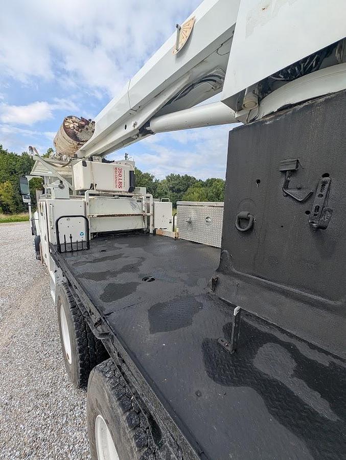 Used 2010 International 7400 Workstar D3055T Digger Derrick