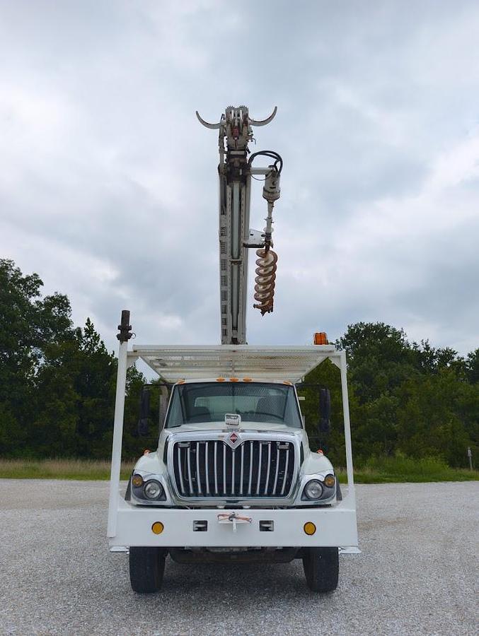 Used 2010 International 7400 Workstar D3055T Digger Derrick