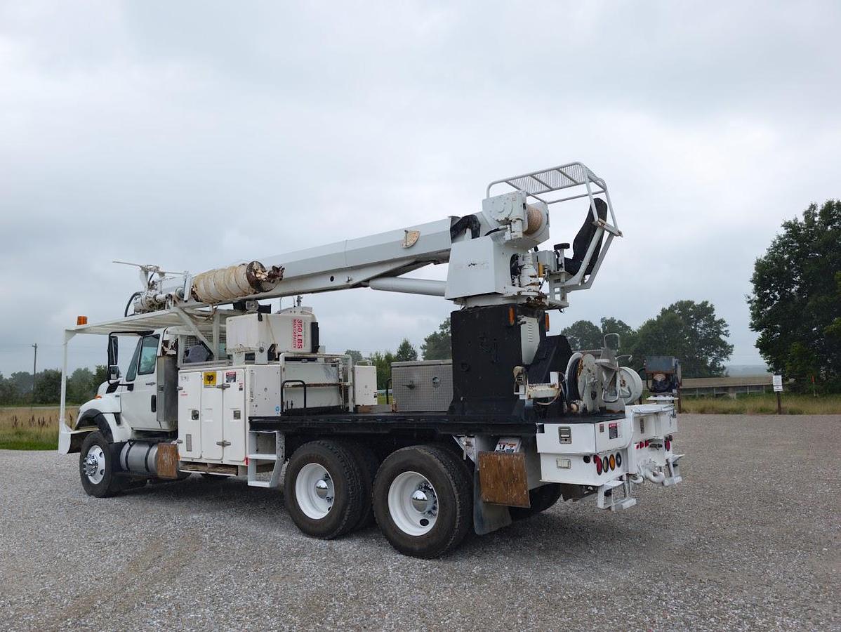 Used 2010 International 7400 Workstar D3055T Digger Derrick