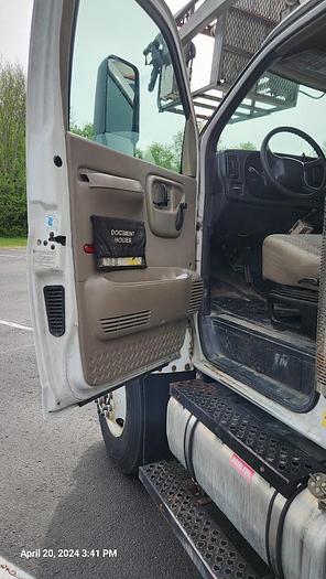 Used 2005 GMC 8500 Bucket Truck with an Altec AT40C Telescopic Cable Placer with Reel Bar and Winder