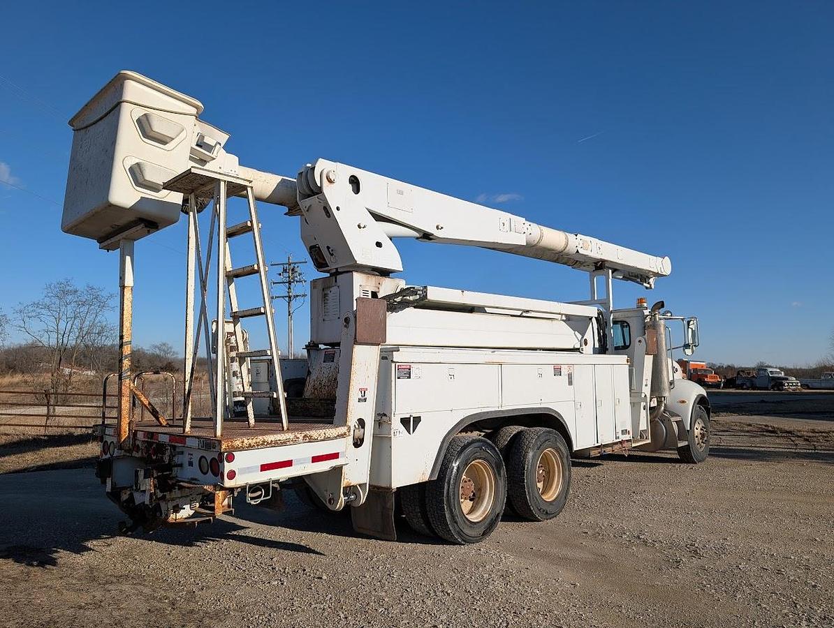 Used 2007 Peterbilt335 Utility Truck Altec AM900-E100 105' Insulated Articulated Telescoping
