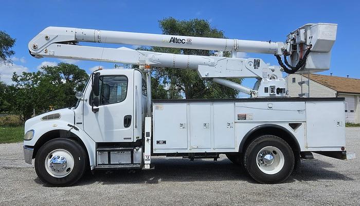 Used 2005 Freightliner M2 106 Altec AA5001 48' 2-man bucket truck  *Articulating *Telescoping
