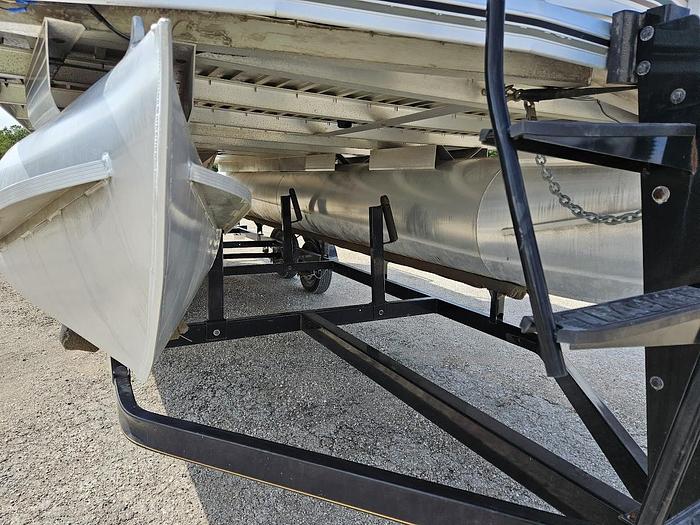 Used 2000 Sun Tracker Party Barge 22 Regency Edition 22' Pontoon