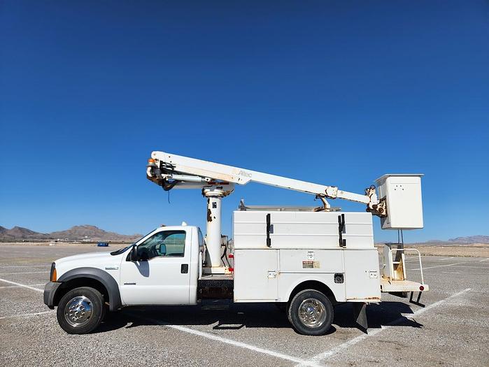 Used Ford F550 Bucket Truck with an Altec AT 237 Articulated and Telescoping