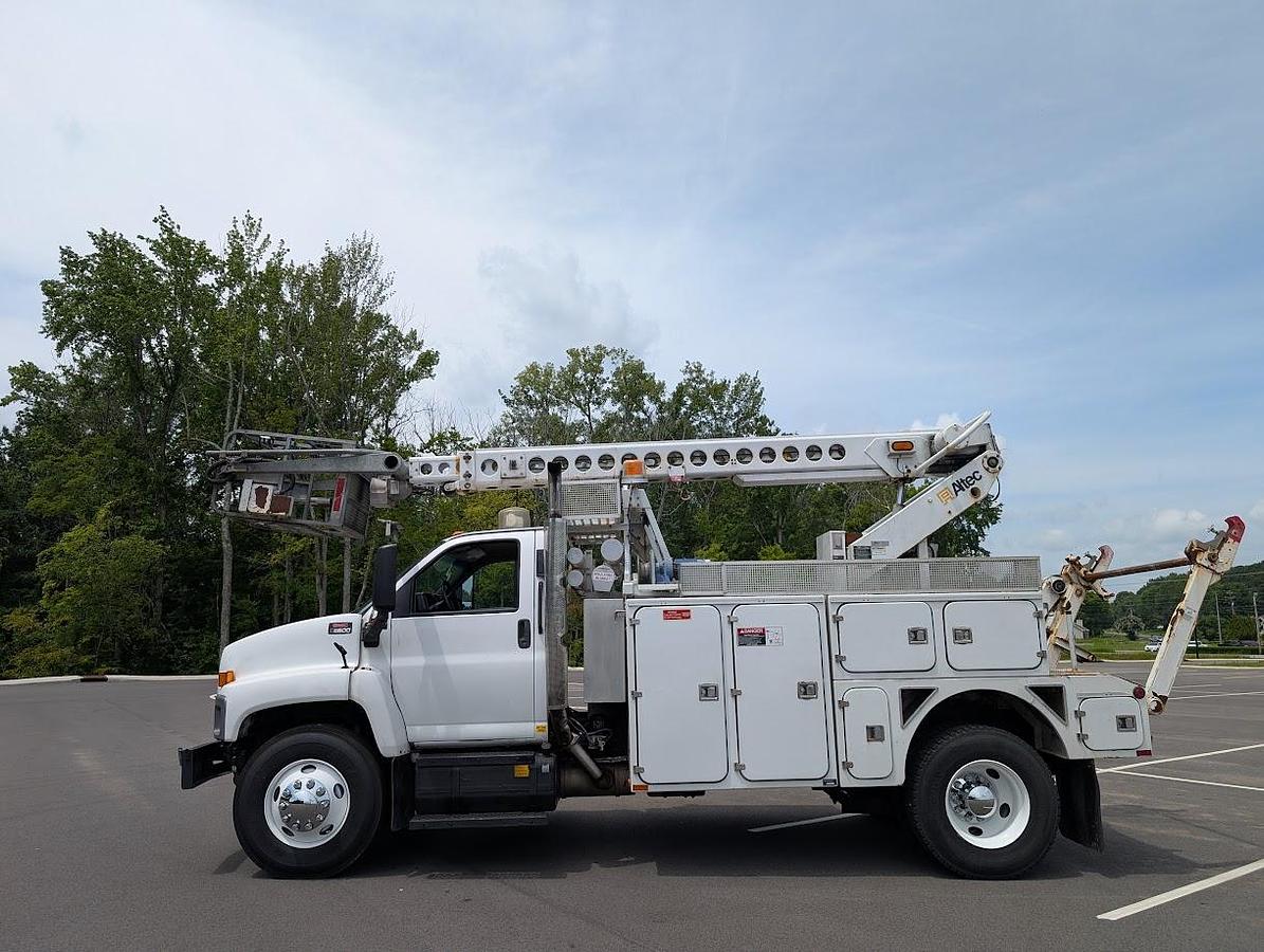 Used 2005 GMC 8500 Altec AT40C 40’ Telescoping Cable Placer with Reel Bar and Winder