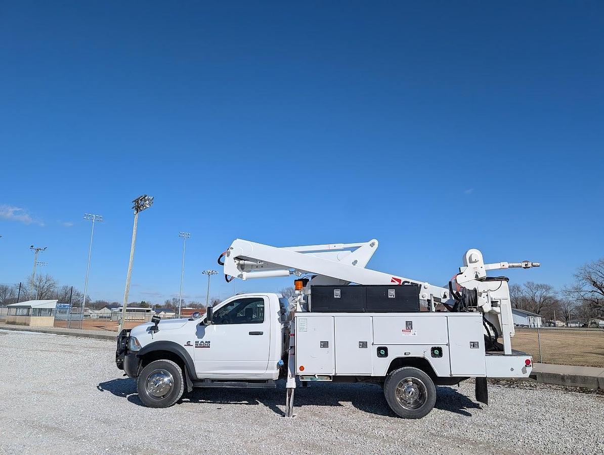 Used 2018 Dodge 5500 4x4 ETI 45' Bucket Material Handling Jib Articulated Telescoping