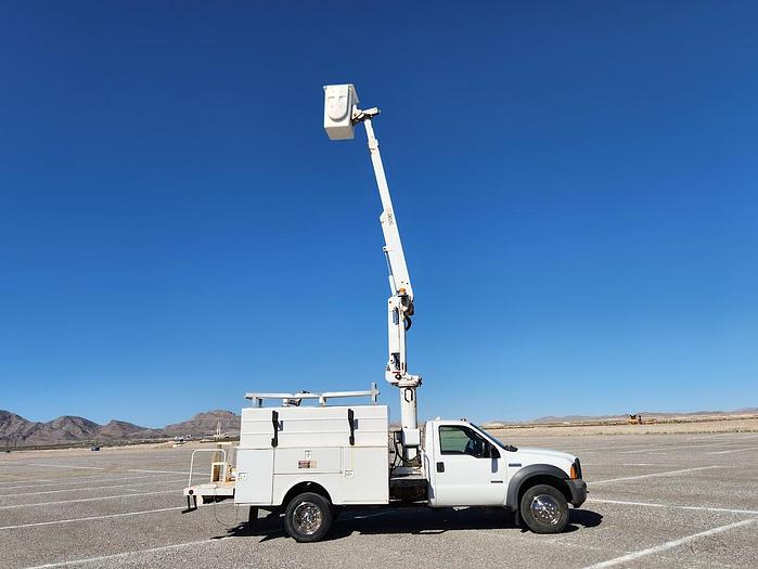 Used Ford F550 Bucket Truck with an Altec AT 237 Articulated and Telescoping