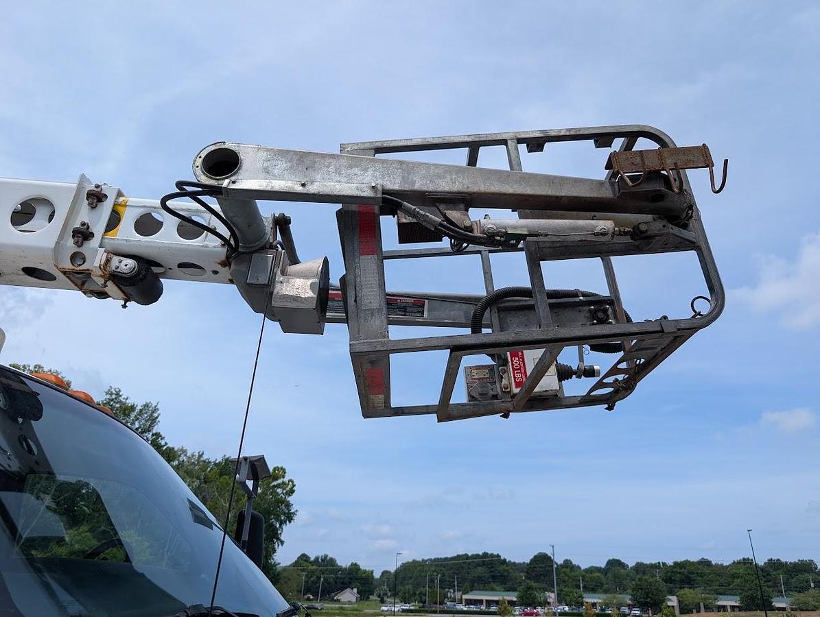 Used 2005 GMC 8500 Altec AT40C 40’ Telescoping Cable Placer with Reel Bar and Winder