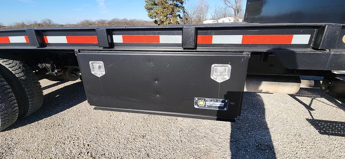 Used 2004 Ford 650 XL 4x2 Crew Cab Flatbed with 18' Bed